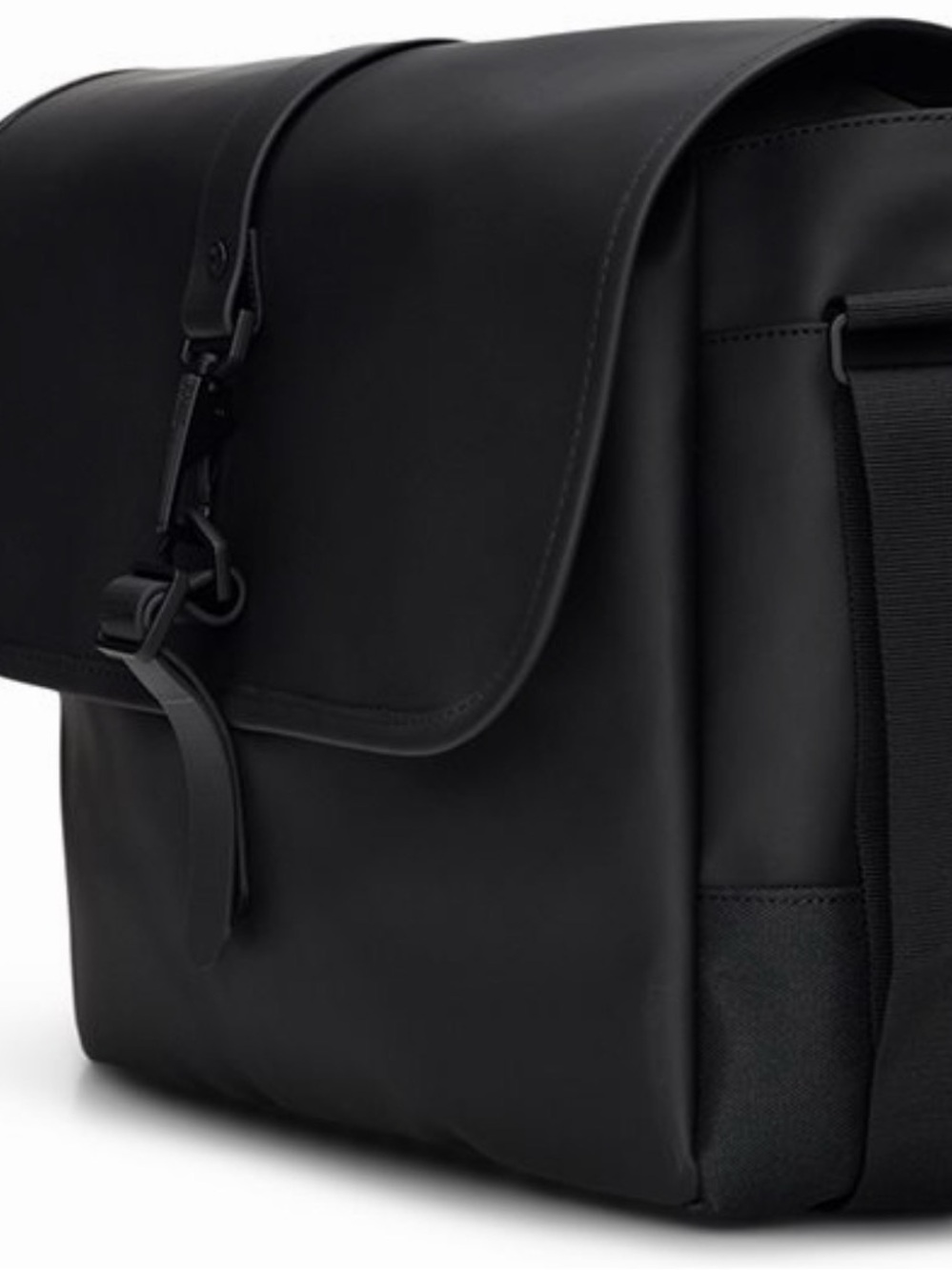 RAINS Messenger Bag W3 Black Waterproof Laptop Commuter Bag NWT - Picture 2 of 16